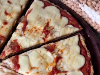 Pizza de garbanzos: la versión saludable para comer algo rico sin culpa