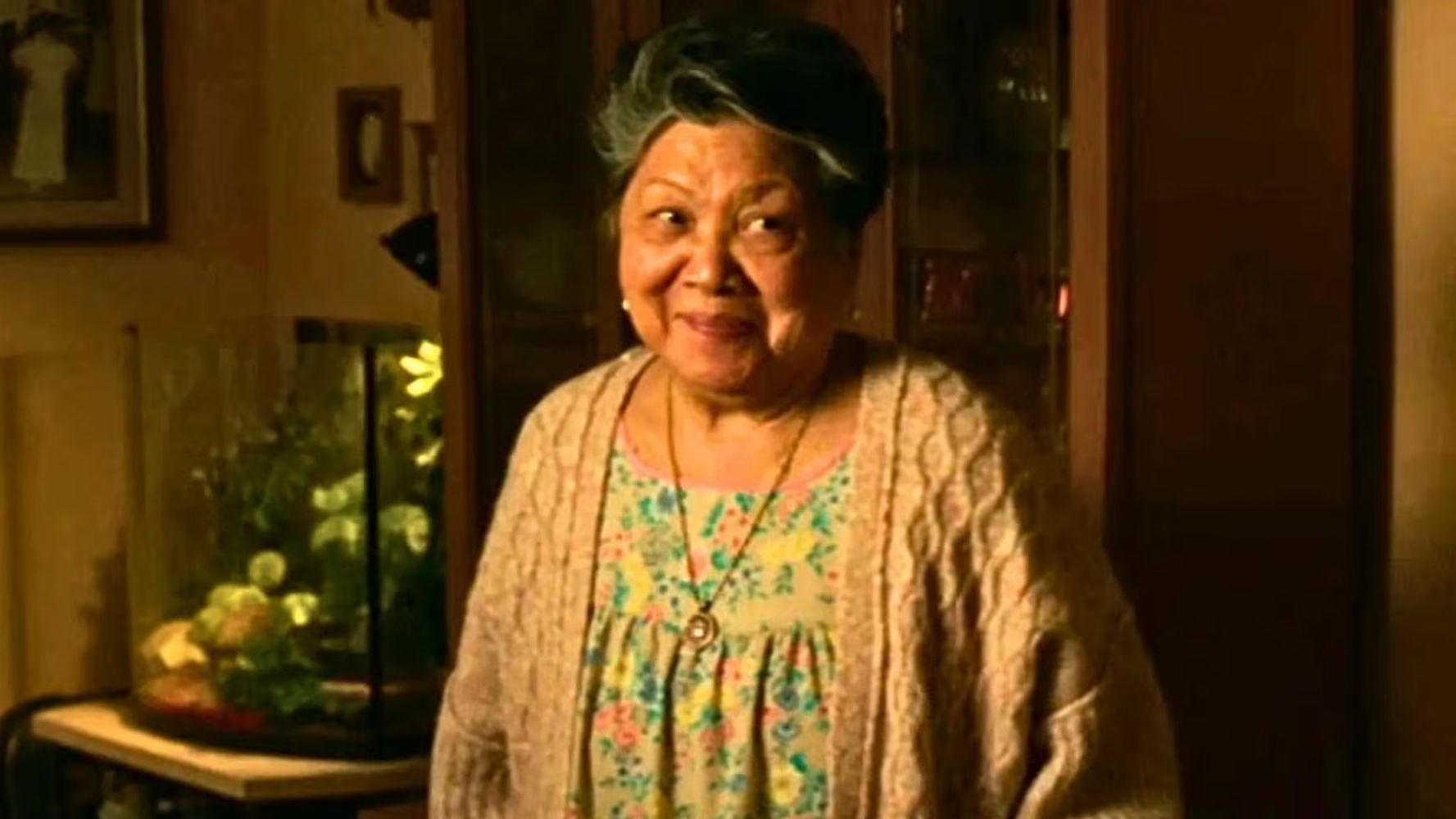 Mary Rivera interpretó a Lola, la abuela de Ned Leeds, en Spider-Man: Sin regreso a casa.