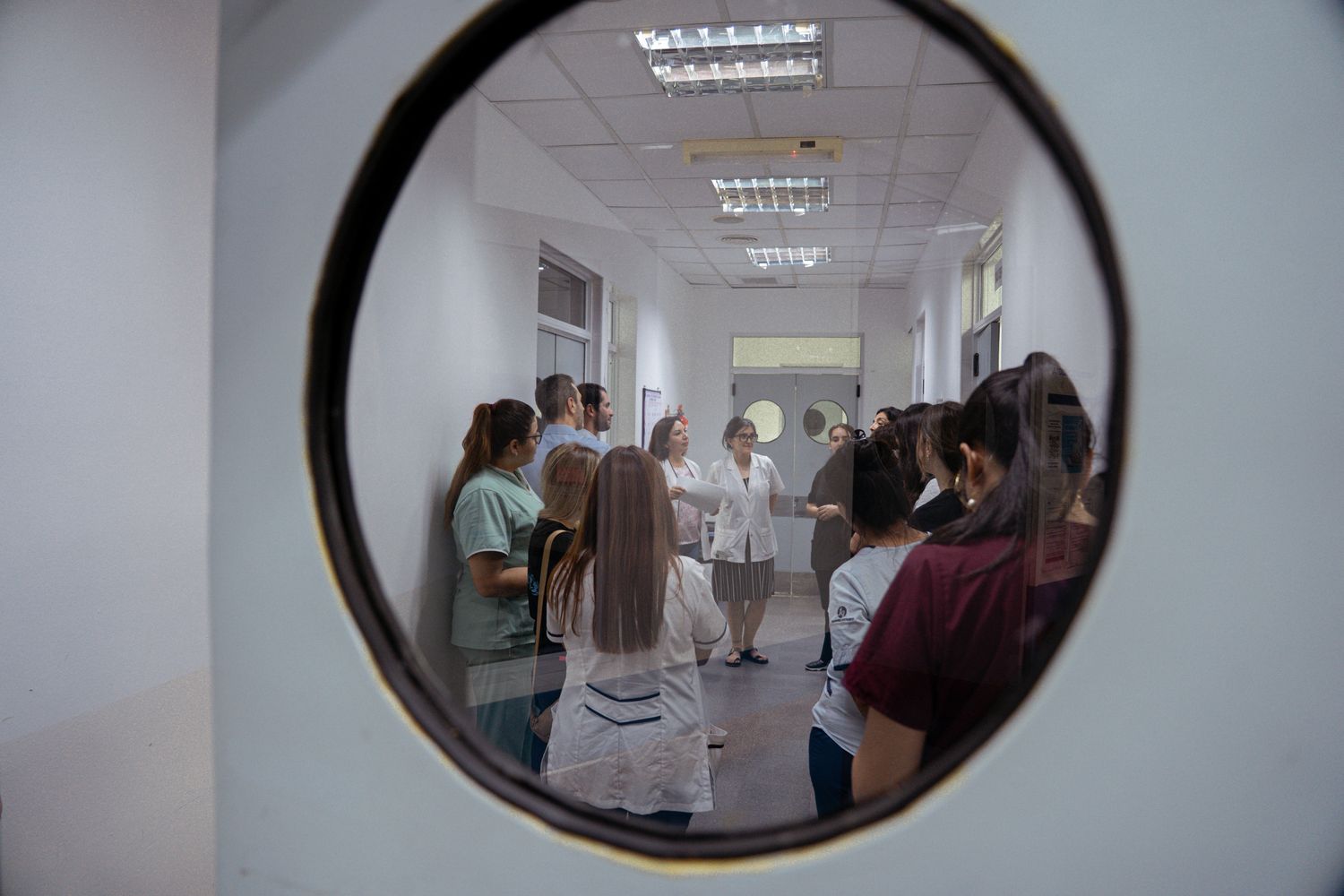 La capacitación permanente de los equipos médicos es uno de los ejes centrales de la iniciativa.