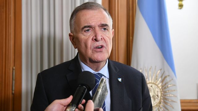 Jaldo cruzó a Milei y Caputo por la falta de respuesta al endeudamiento de los trabajadores.