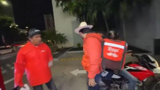 Uno de los influencers mexicanos más reconocidos del momento fue asesinado por un arma de fuego mientras trabajaba en vivo junto a tres compañeros.