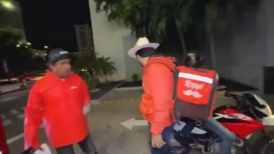 Uno de los influencers mexicanos más reconocidos del momento fue asesinado por un arma de fuego mientras trabajaba en vivo junto a tres compañeros.