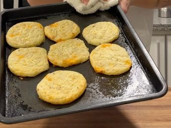 Cookies de chipá rellenas de lomito y cheddar: la receta viral que revoluciona las meriendas