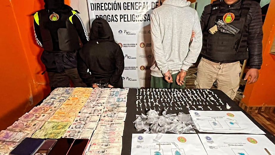 Dos detenidos y más de un centenar de dosis de droga secuestradas en la Capital