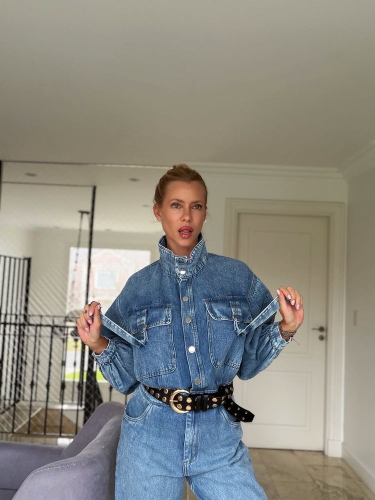 Enterito de jean, botas "leopard print" y cinturón con tachas: el audaz look "total denim" con el que Nicole Neumann impactó en las redes