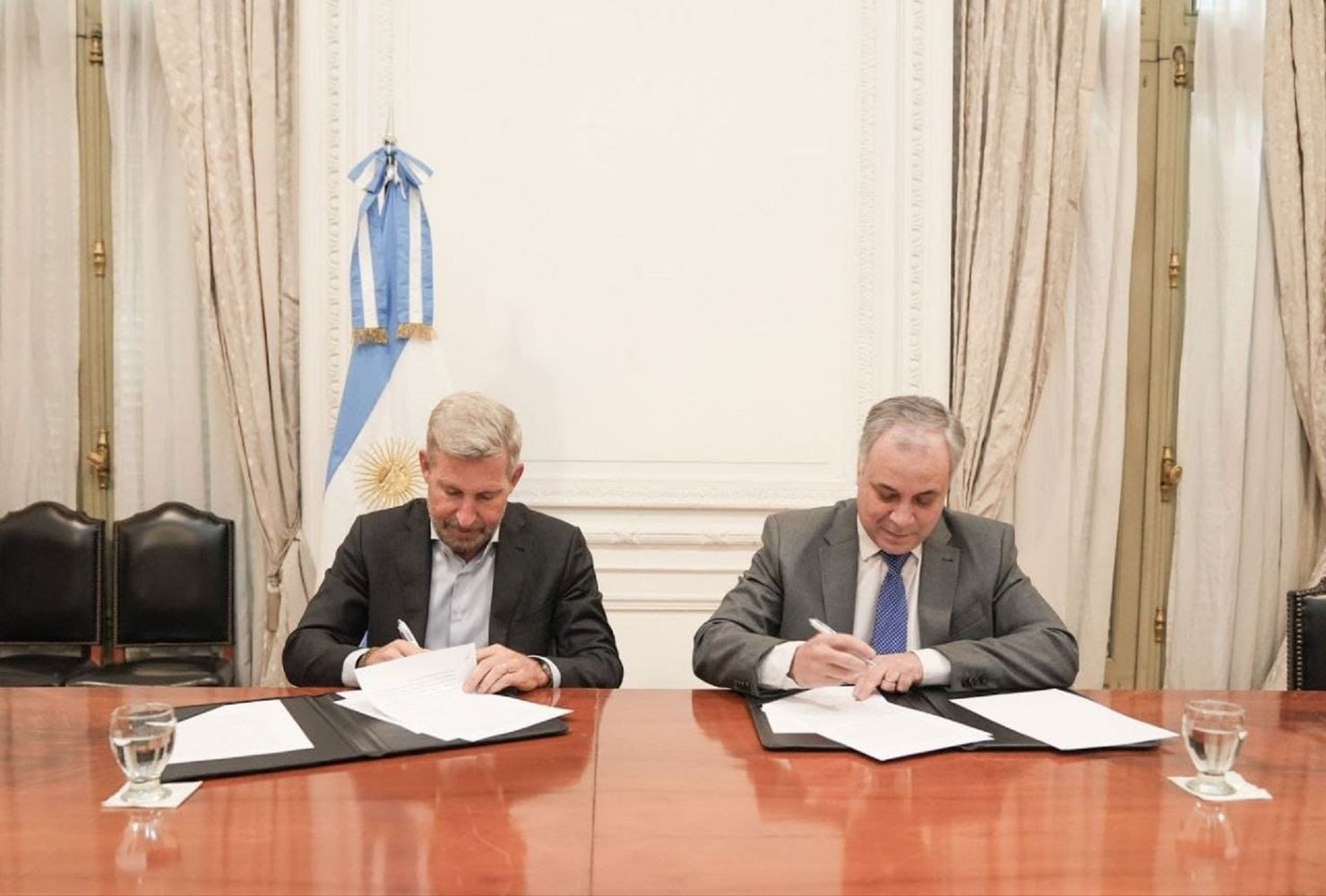 Rogelio Frigerio y el director ejecutivo de ANSES, Guillermo Arancibia.