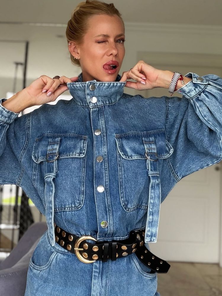 Enterito de jean, botas "leopard print" y cinturón con tachas: el audaz look "total denim" con el que Nicole Neumann impactó en las redes
