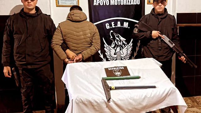 La GEAM intervino tras un llamado al 911 y secuestró dos palos de madera vinculados al hecho.
