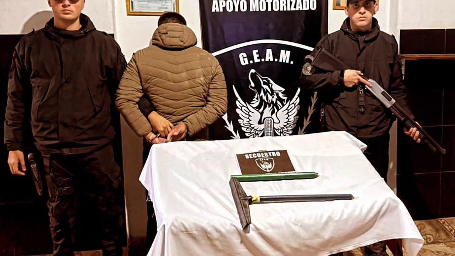 Un hombre fue aprehendido tras agredir a una mujer con un palo