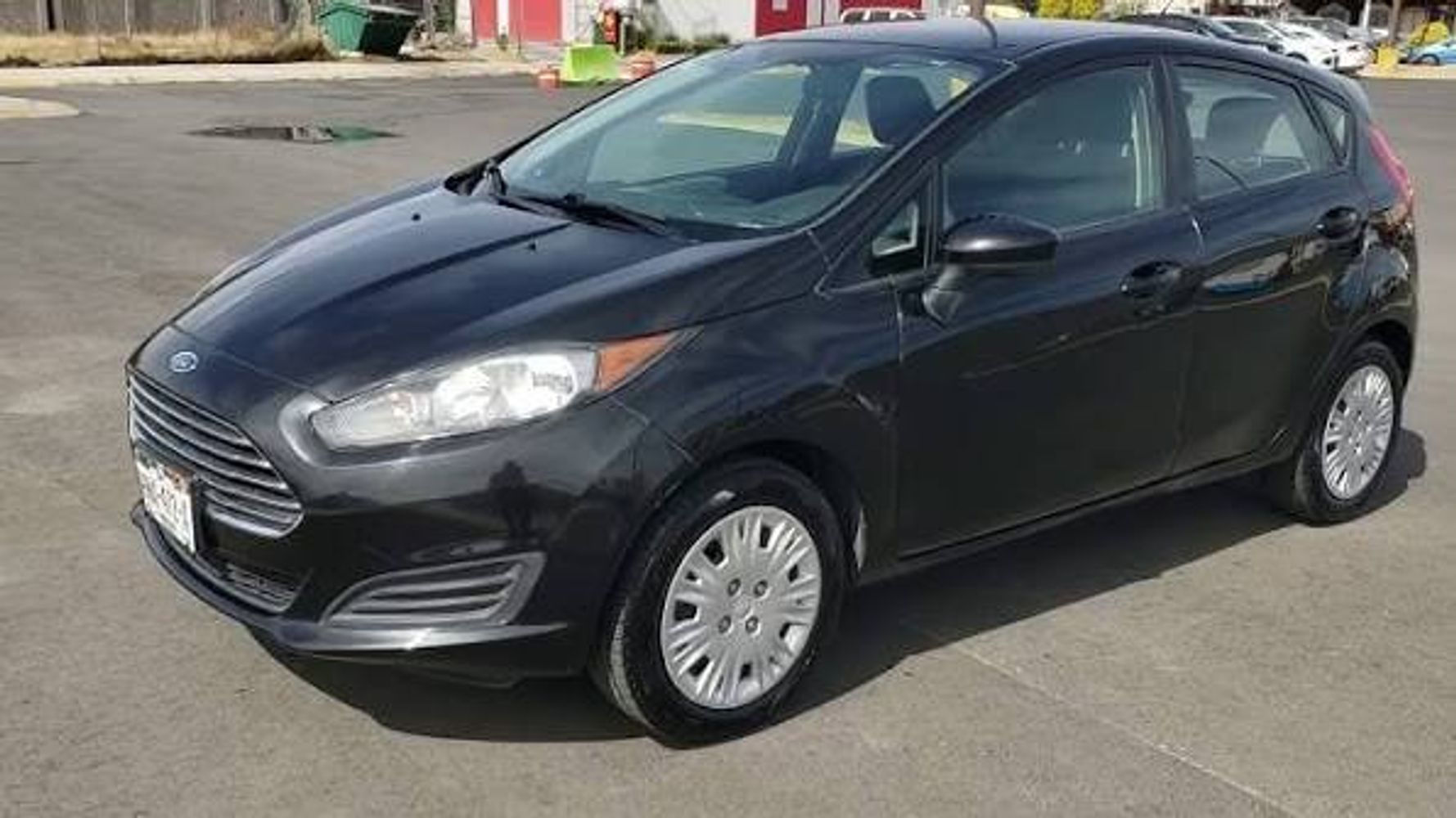 La víctima tenía un Ford Fiesta negro que figura como robado en 2024.