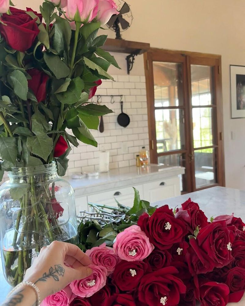 Así es la casa que La Joaqui compró cerca de la de Luck Ra y generó su separación: diseño moderno, piscina y un cuarto muy especial para sus hijas
