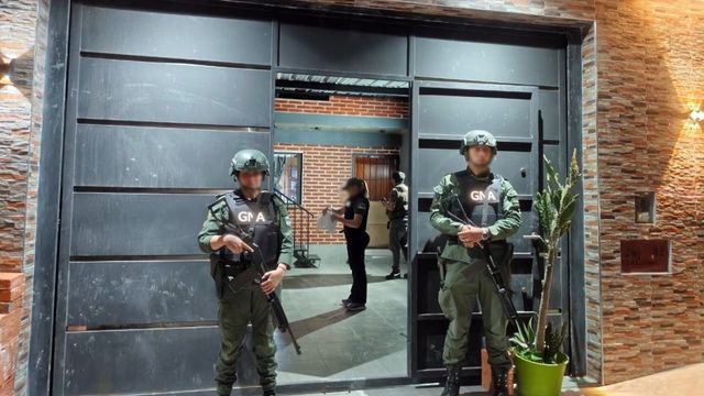 Tras una investigación de seis meses, la Gendarmería detuvo a siete miembros de un clan familiar y logró el secuestro de más de 61 kilos cocaína, lo que desencadenó doce allanamientos simultáneos en Jujuy y Salta.