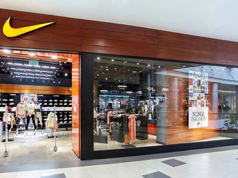 Nike liquida zapatillas y camperas con hasta 45% de descuento en el outlet oficial con envíos a toda Argentina
