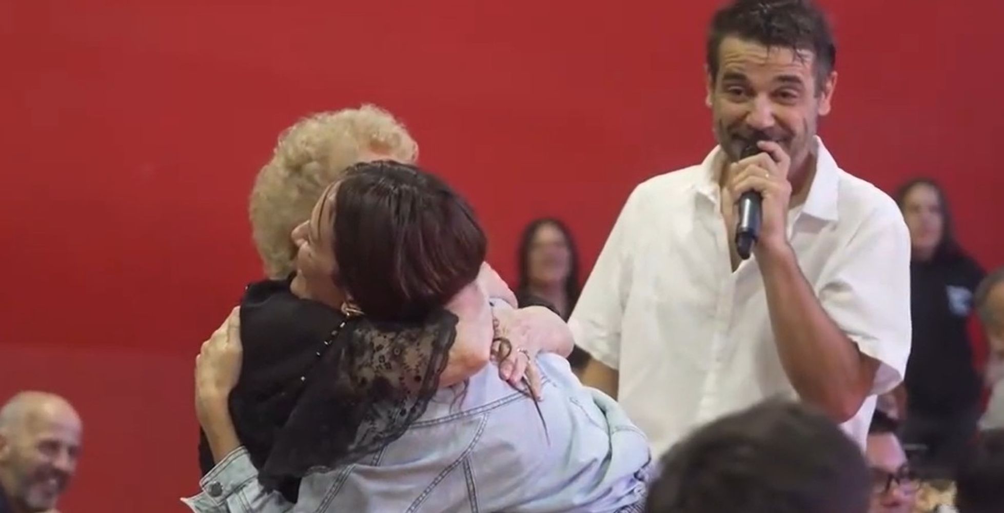 El actor despidió a su fanática.