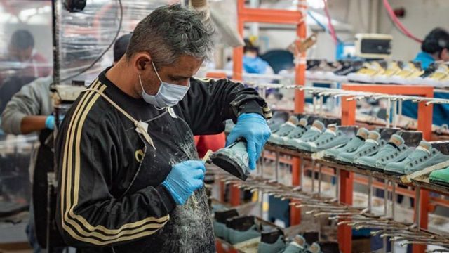 Cierra la fábrica de una histórica marca de zapatillas y dejará de producir en la Argentina: qué pasa con los empleados