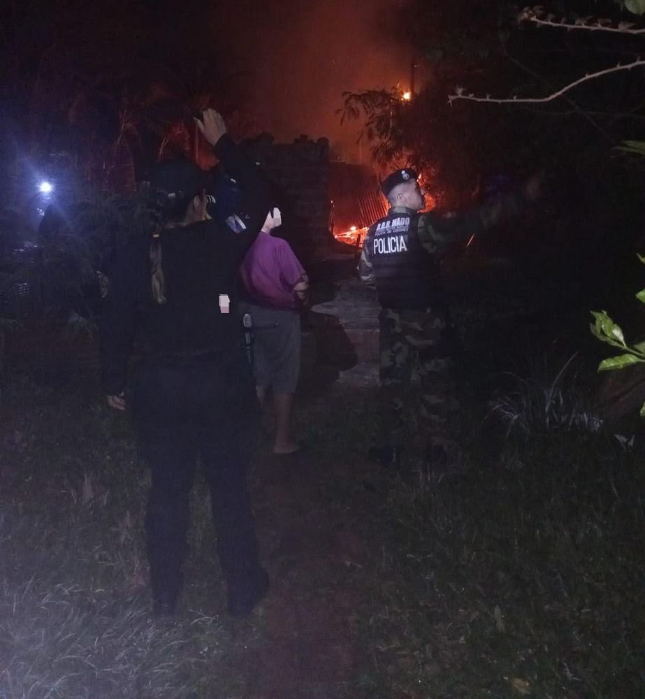 Creyó que había apagado un cigarrillo y perdió su casa en un incendio en Eldorado.
