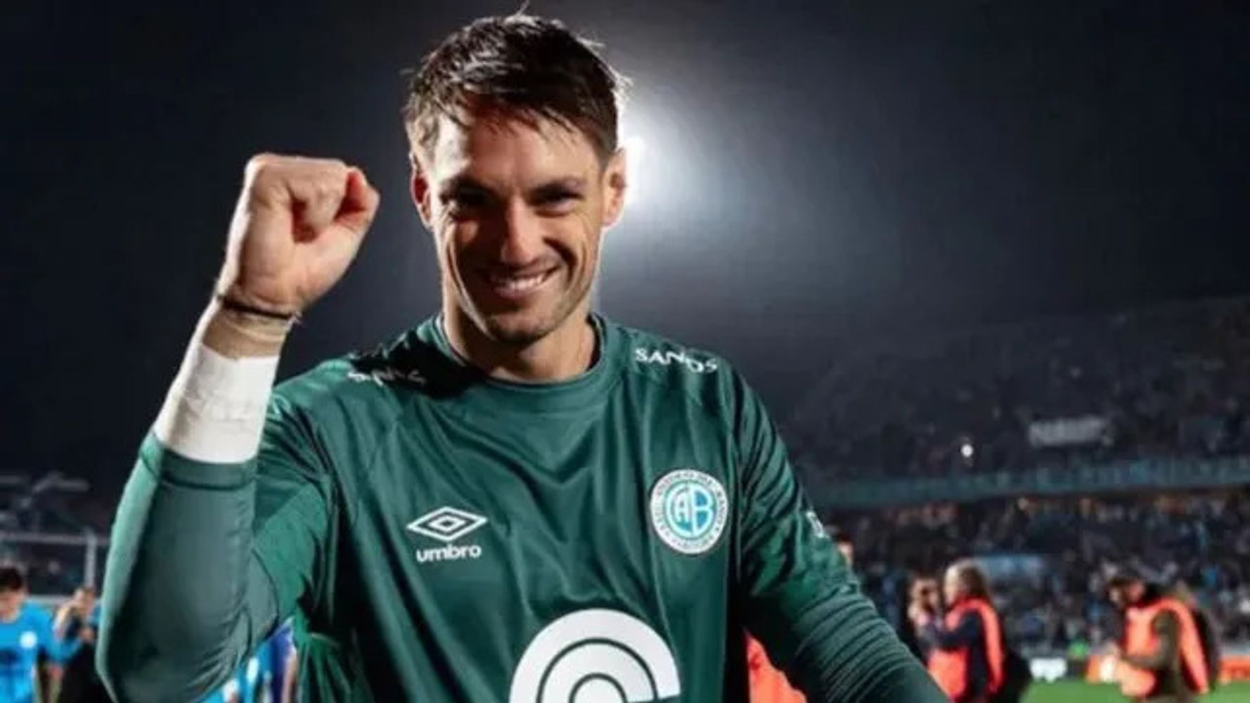 El uruguayo Thiago Cardozo, figura en el arco de Belgrano. Ausente en el clásico.