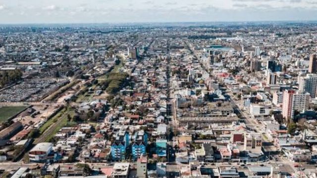 Un hombre de 40 años fue asesinado luego de que dos hombres le disparen cuatro veces por la espalda. Se investiga una posible venganza.