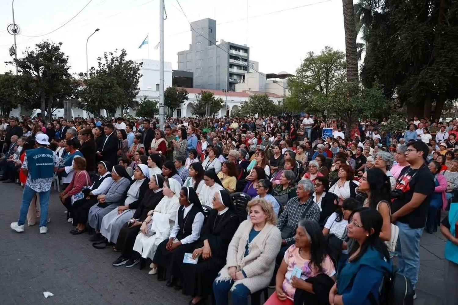 Centenares de fieles participaron en la tradicional procesión y posterior misa en honor al patrono de San Salvador de Jujuy.