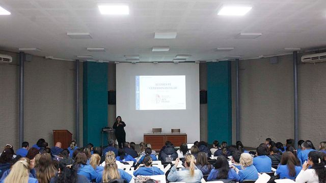 La capacitación busca que el primer nivel de atención reconozca los síntomas antes de que la demora afecte la recuperación del paciente.