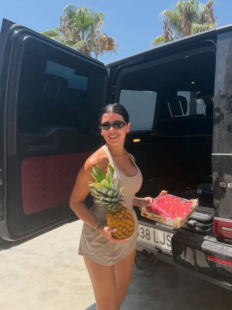 Valentina Cervantes apostó por el estilo "athleisure" y se adelantó a la tendencia del verano con un conjunto "tenniscore"