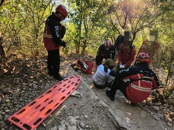 Una turista fue rescatada tras accidentarse en el Cerro de la Cruz