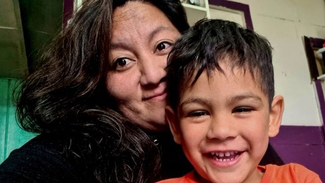 Internaron de urgencia a la madrastra de Ángel, el niño fallecido en Comodoro Rivadavia: habría intentado quitarse la vida.