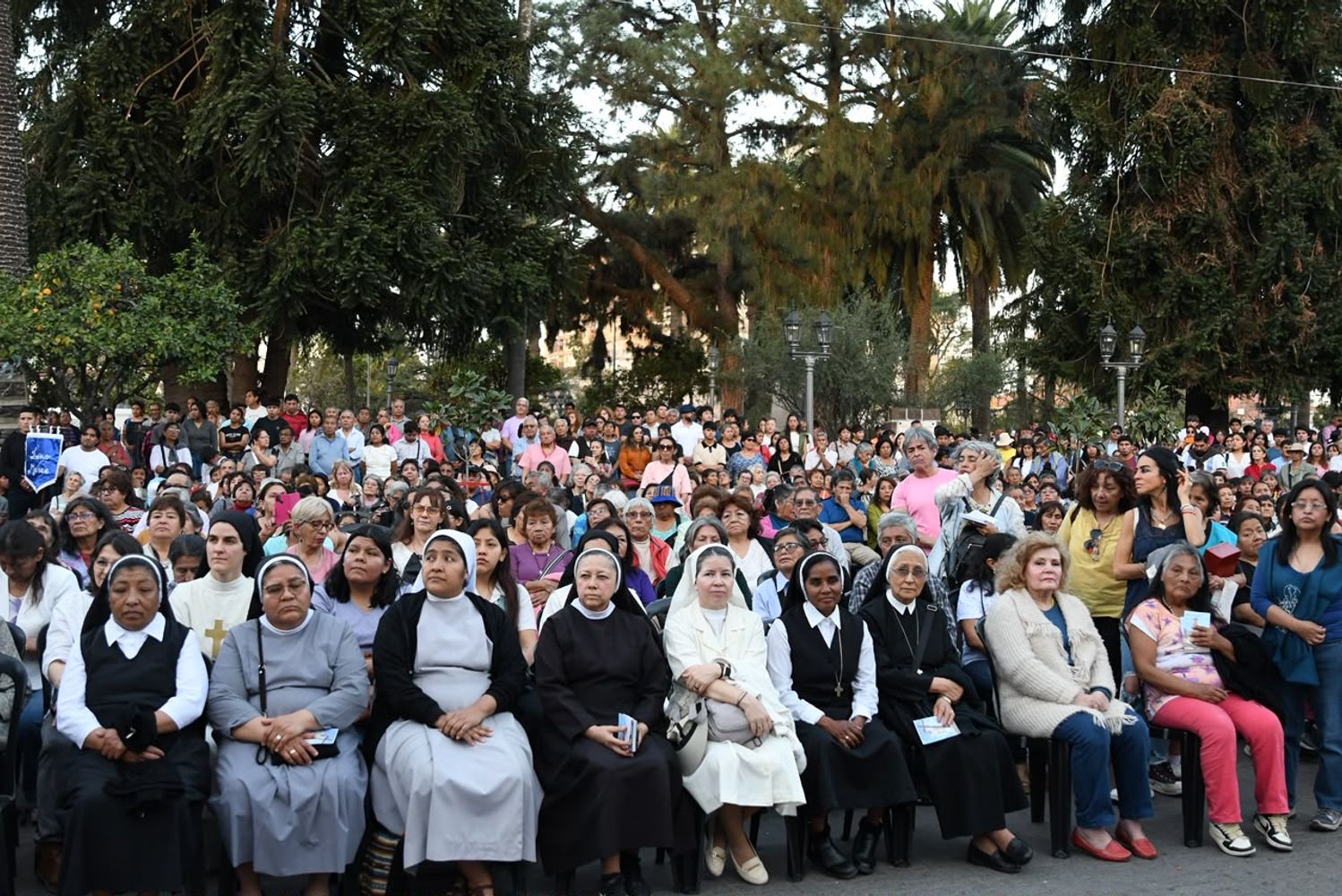 La grey católica de la ciudad celebró este 6 de agosto la festvidad del Santísimo Salvador participando en la procesión y la santa misa en la que se oró pidiendo al santo patrono por el bienestar de todas las familias jujeñas.