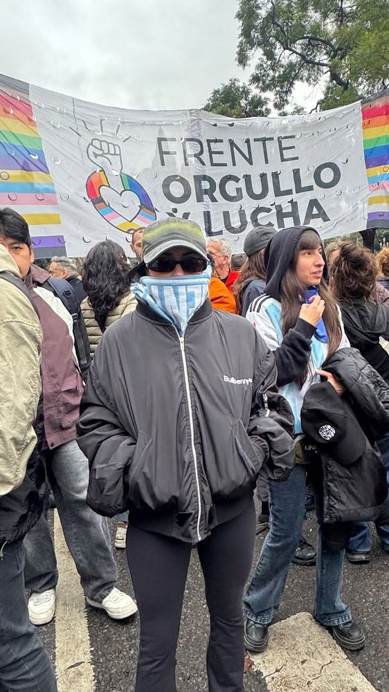 Lali Espósito y Dillom se sumaron a la multitudinaria marcha en el Congreso contra la Ley de Propiedad Privada