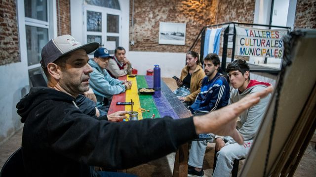 Talleres gratuitos de rap, improvisación y escritura para jóvenes en Paraná: dónde y cuándo se realizan.