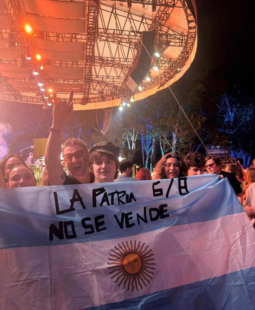 Lali Espósito y Dillom se sumaron a la multitudinaria marcha en el Congreso contra la Ley de Propiedad Privada