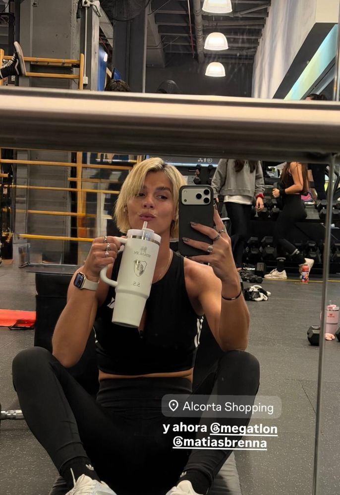"Total black" deportivo y top "leopard print": las dos opciones de estilo fitness con las que Sara Sklate marca tendencia en el gimnasio y pilates