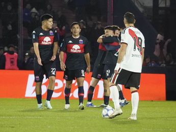 El River millonario en pases sigue pobrísimo en la cancha: perdió otra vez y se agudiza su crisis