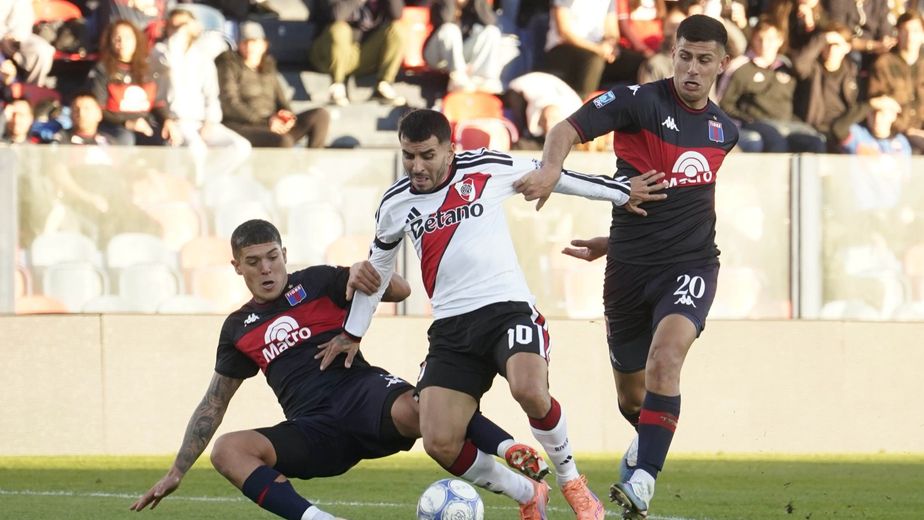 Nicolás Otamendi, durísimo contra el arbitraje en la derrota de River: "No están para esta competición"