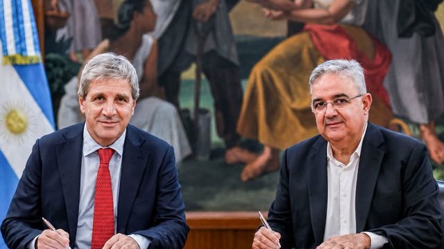 Raul Jalil junto a Luis Caputo.