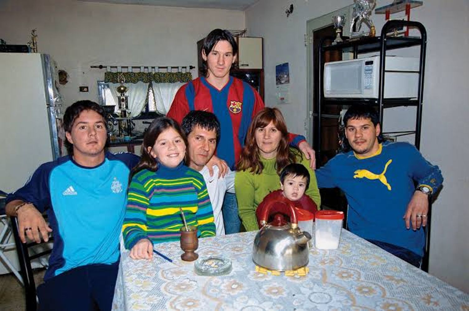 Jorge Messi junto a su familia.