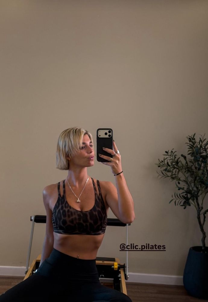 "Total black" deportivo y top "leopard print": las dos opciones de estilo fitness con las que Sara Sklate marca tendencia en el gimnasio y pilates