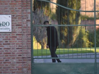 Las imágenes del cementerio donde despiden al papá de Lionel Messi