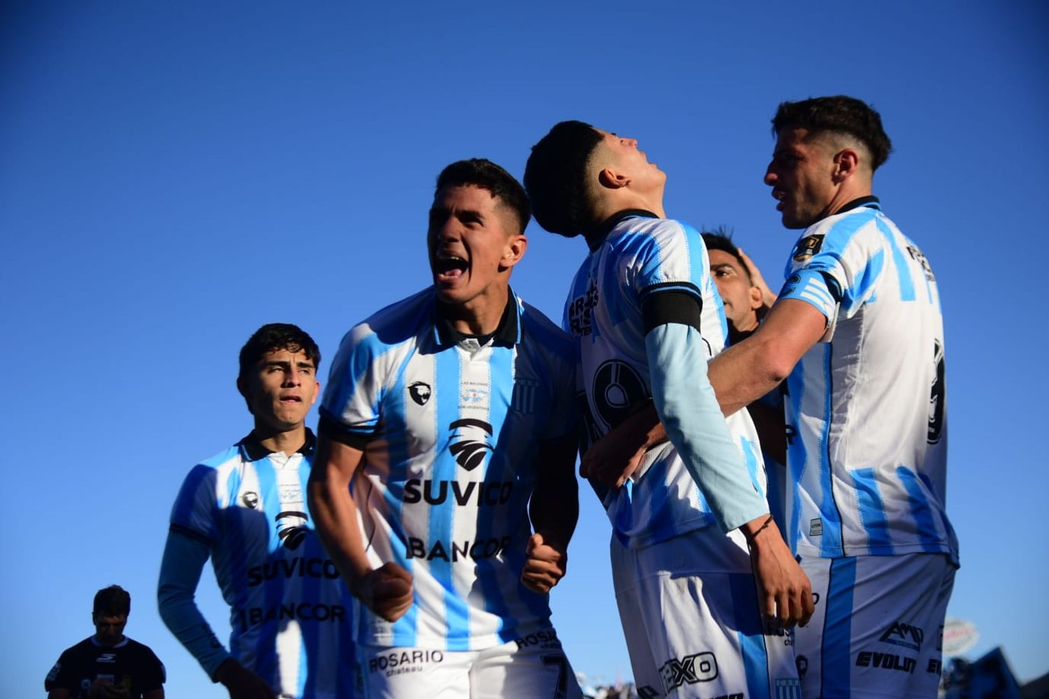 Racing ganó y se pusó a tiro del Reducido.