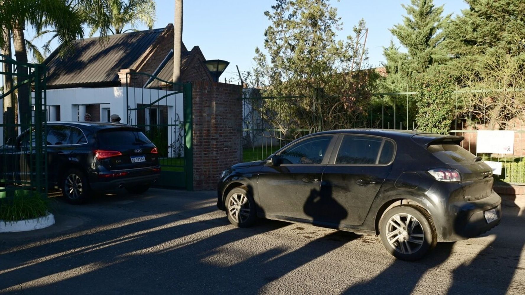 Las imágenes del cementerio donde despiden a Jorge Messi, papá de Lionel Messi.