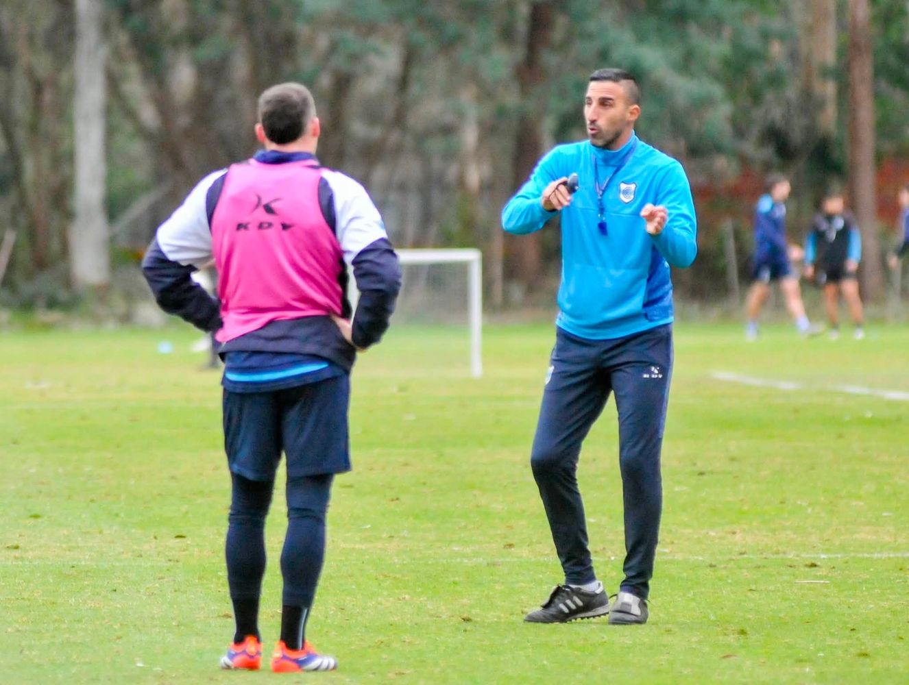 Todo parece indicar que el entrenador Hernán Pellerano moverá fichas en su tablero este lunes, cuando el líder con 41 puntos reciba a su escolta inmediato con 39, en un choque directo por la vanguardia de la Zona B.