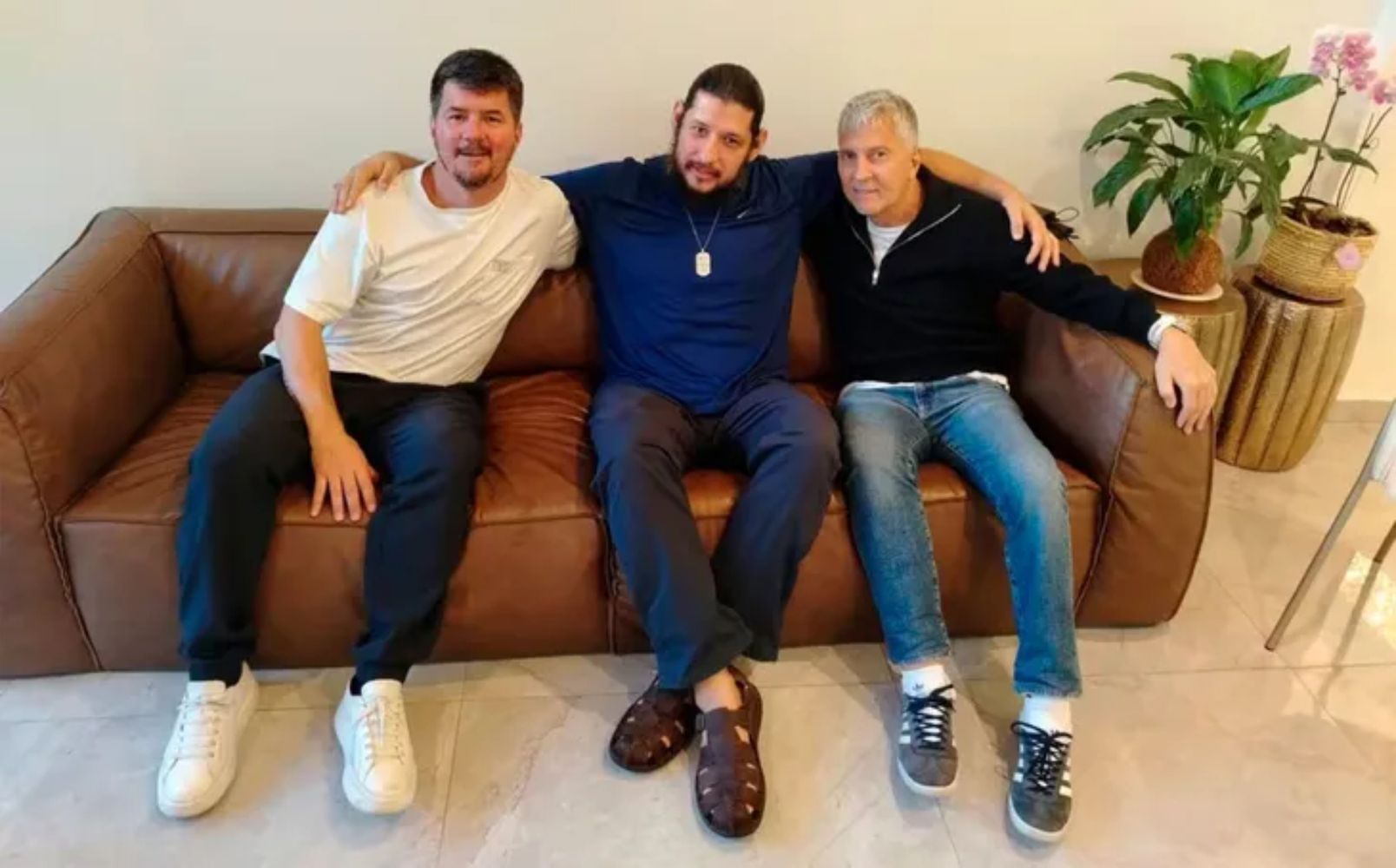 Jorge Messi junto a su hijo Rodrigo y el apóstol José Duarte en Paraguay