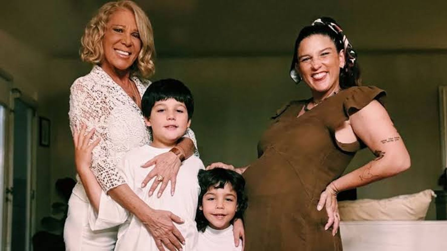 Reina Reech, su hija Juana y sus nietos