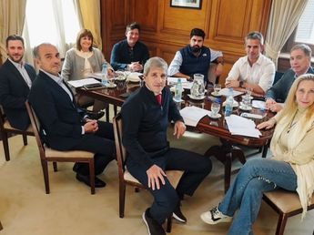 Con Sturzenegger en la mira, el Gobierno recalibra su estrategia legislativa