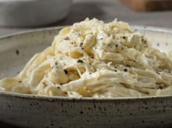 Salsa Alfredo casera: la receta rápida y cremosa para acompañar cualquier tipo de pasta
