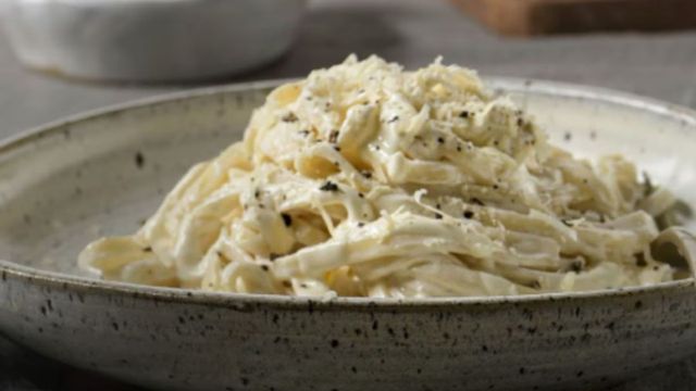 Cómo hacer la salsa Alfredo casera.