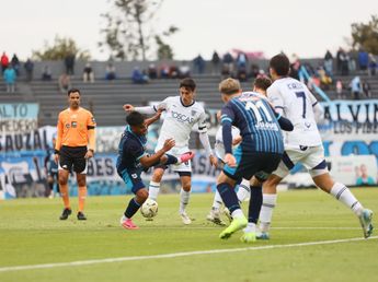 Preocupación por un "Lobo" desorientado que perdió en su cancha y dejó la punta de la Primera Nacional