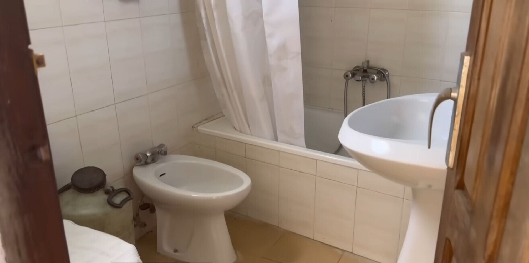 El baño, entre lo más moderno de la propiedad.