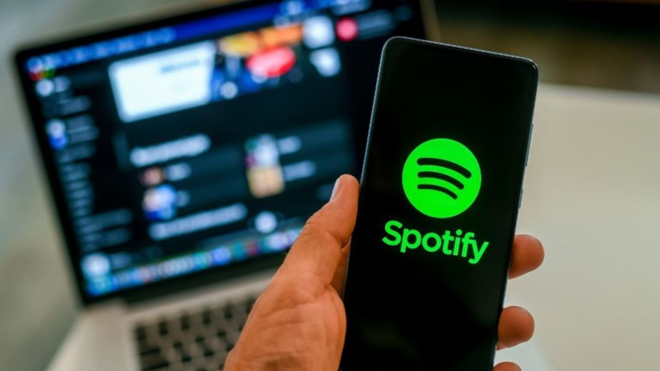 Spotify le pone un freno a la Inteligencia Artificial: el cambio que verás en tus listas de reproducción