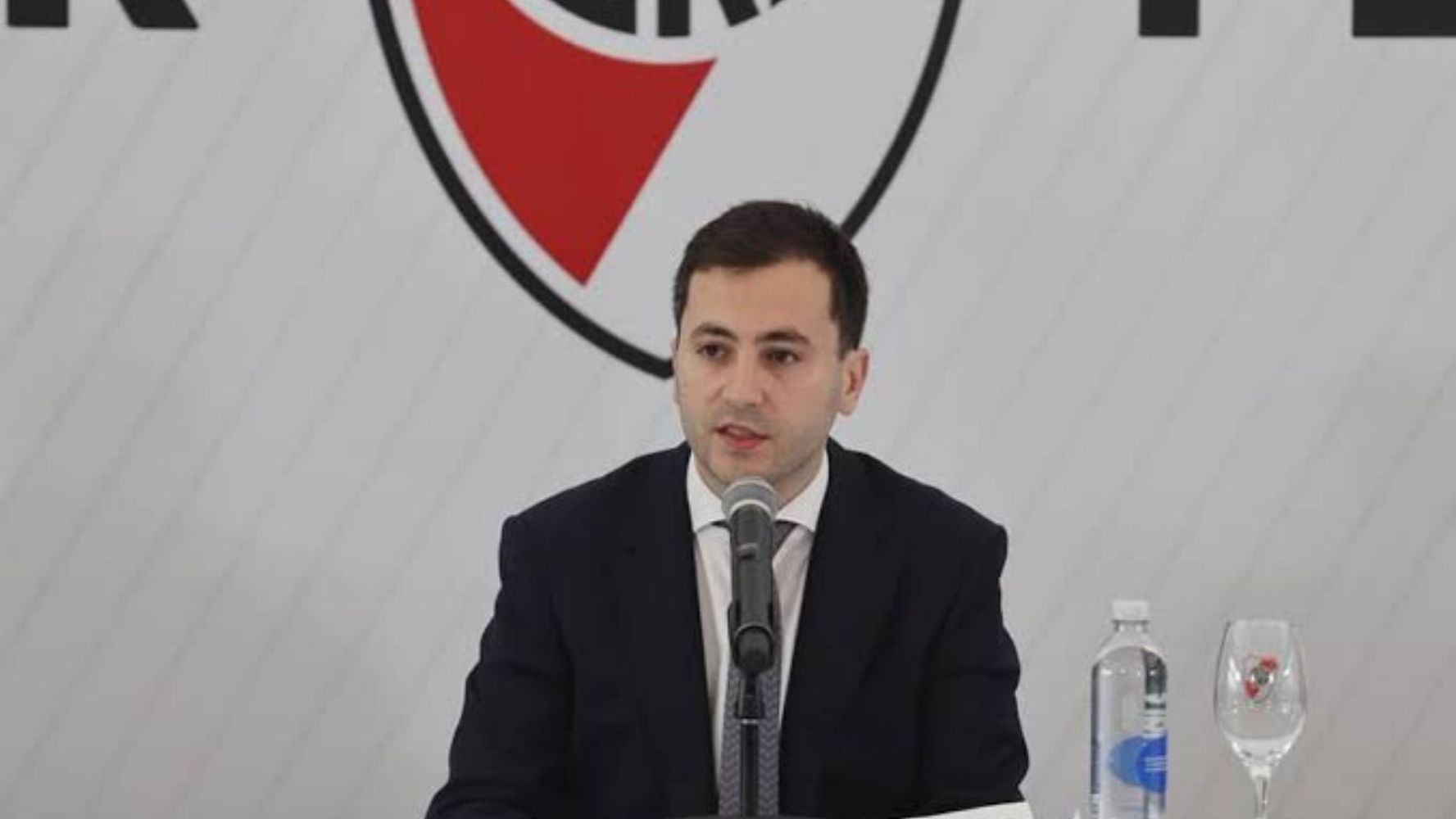 El mandatario riverplatense habló en conferencia de prensa y apuntó contra la Asociación del Fútbol Argentino por los polémicos arbitrajes en los últimos partidos.